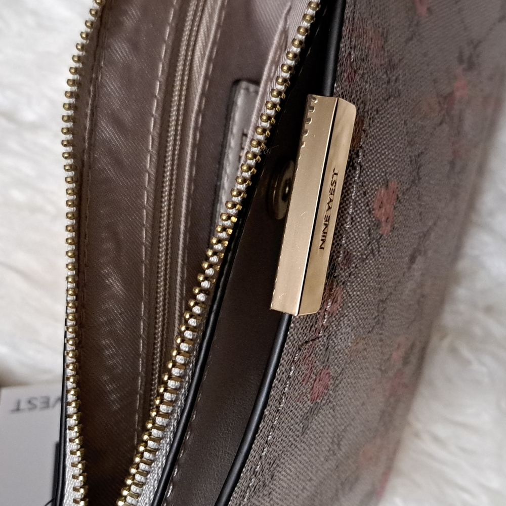 Nine West floral Spring wristlet - Picture 3 of 6